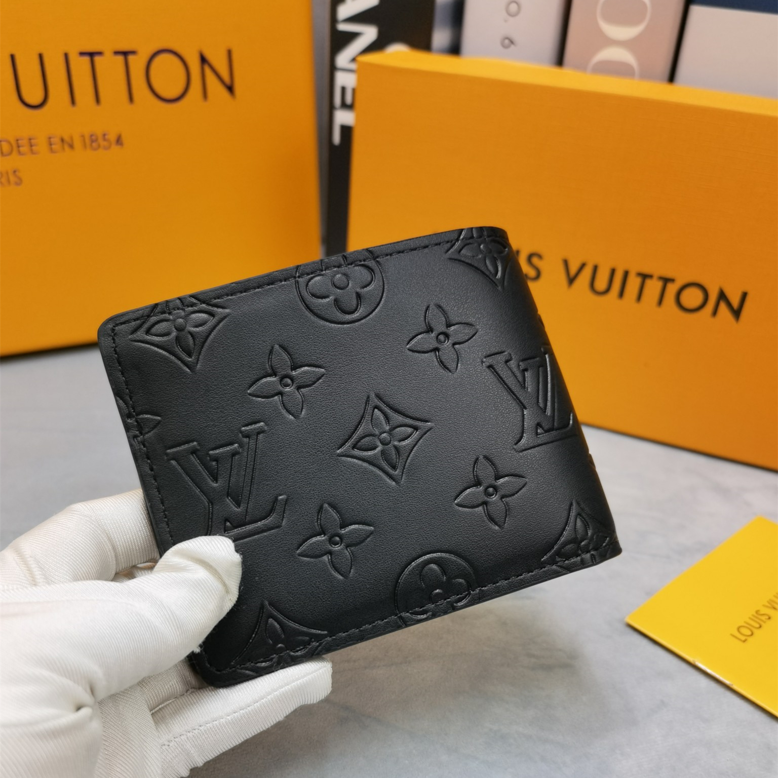 Wallet size:11*8.5*2CM