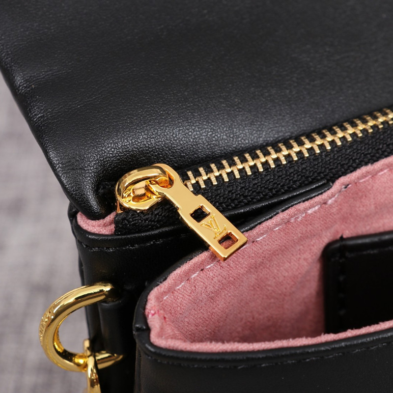 Pochette Coussin Chain bag Black size 20*14*8cm