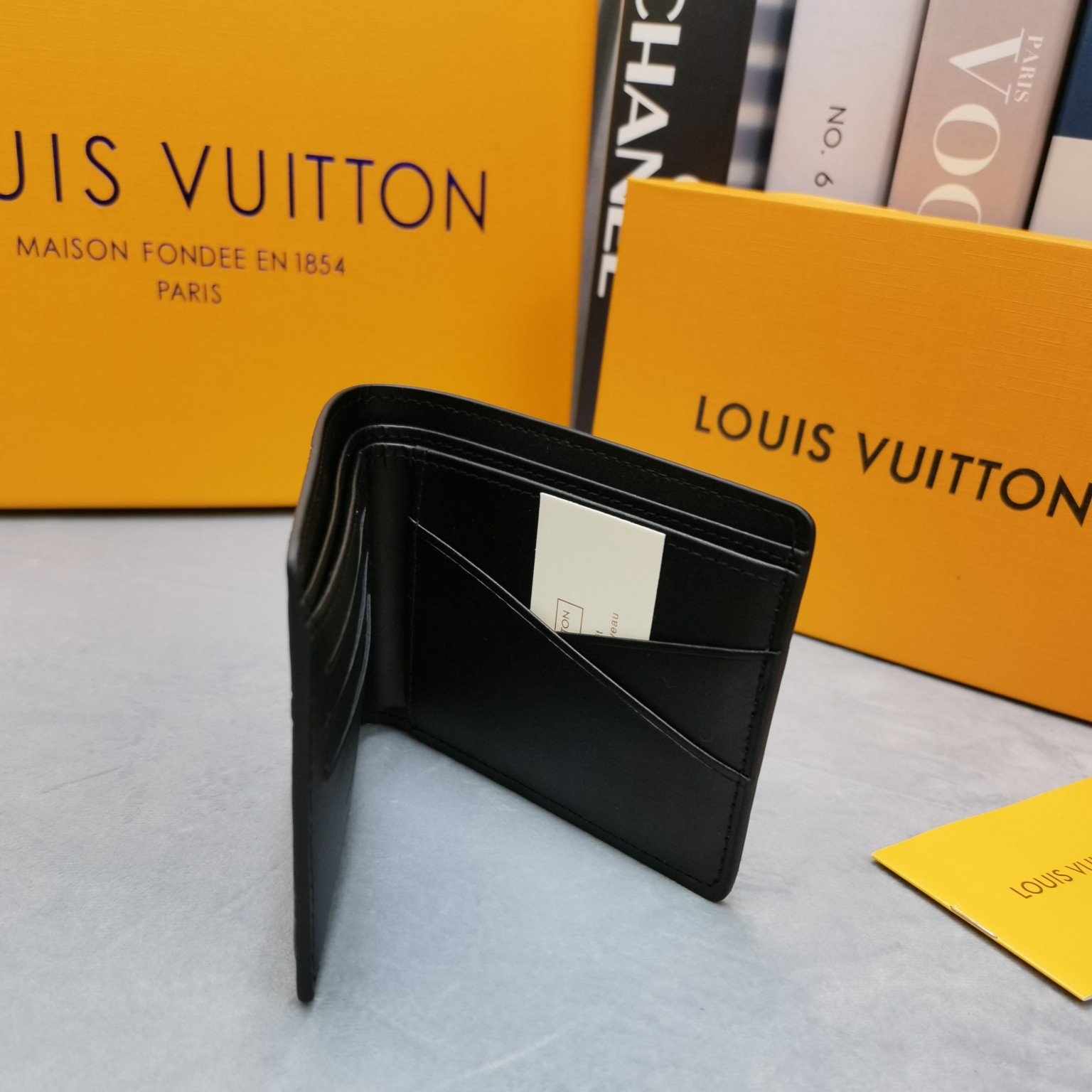 Wallet size:11*8.5*2CM