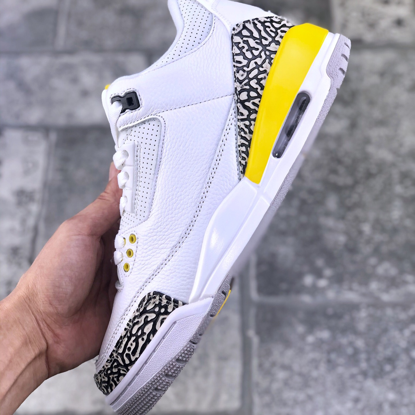 Air Jordan 3 WMNS “Laser Orange” Size:EU36-EU46/US4-US12