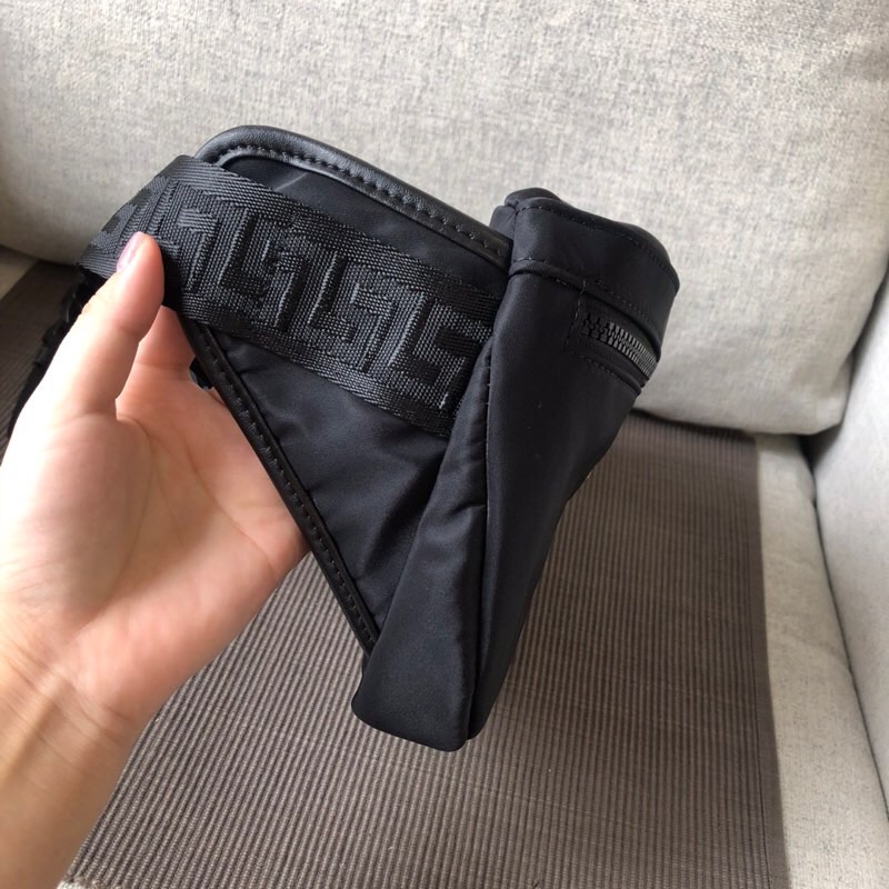 La Medusa Men's Chest Bag Fanny Pack Chest Bag Universal Section Embroidery Bag Size 25*16*7 cm