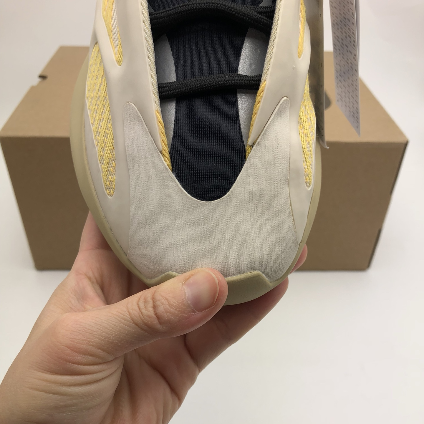Yeezy Boost 700V3 EU36-EU46 / US3.5-US11