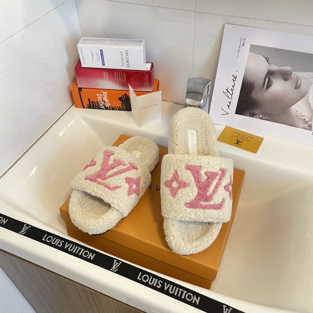 Plush slippers   size:EU35-EU42