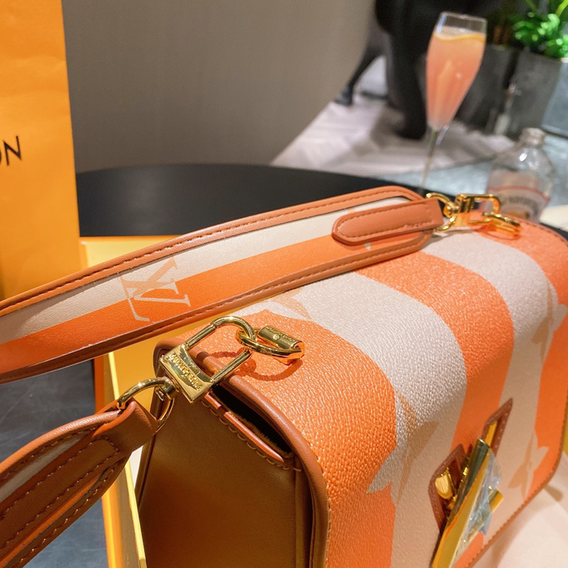 TWIST Colorwork Graffiti Fashion Twist Lock Design Women's Bag Size 23 * 17cm