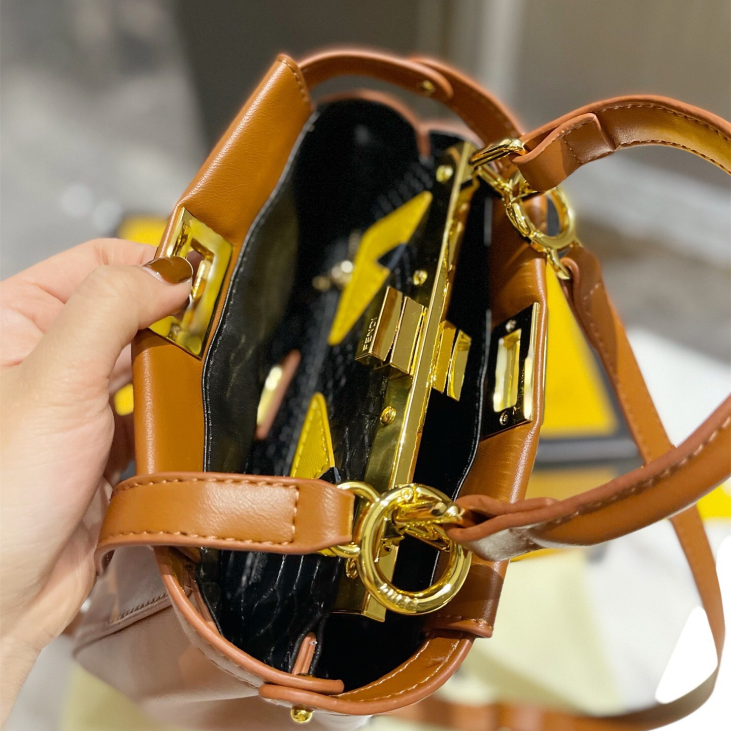 Peekaboo Small Bag Size:23cm