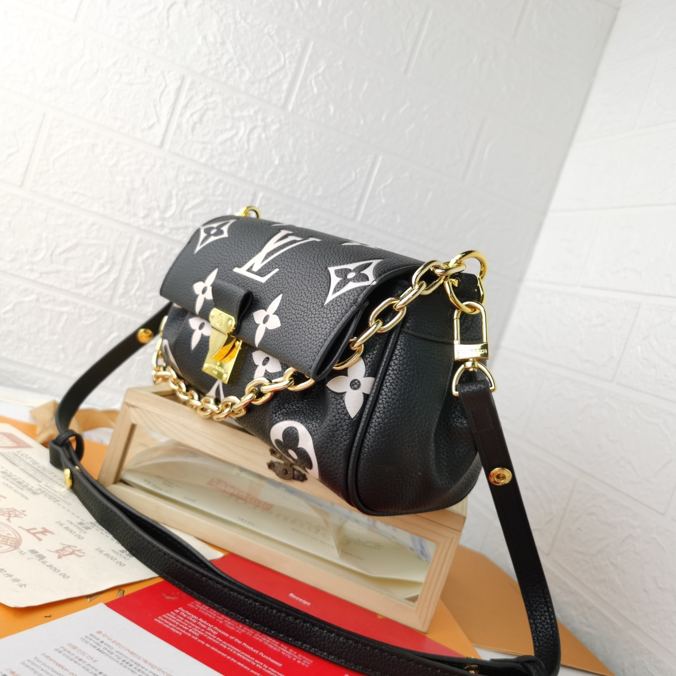 Favorite Handbag Black&Beige Size 24*14* 9cm
