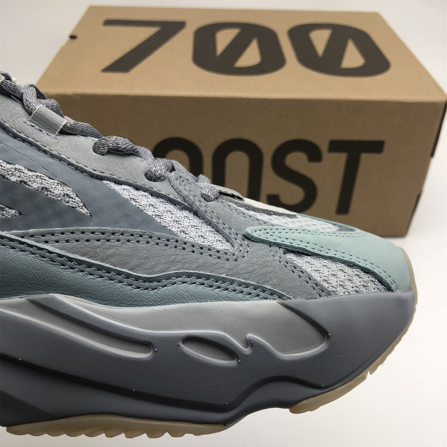 Yeezy Boost 700V2 EU36-EU47 / US3.5-US12