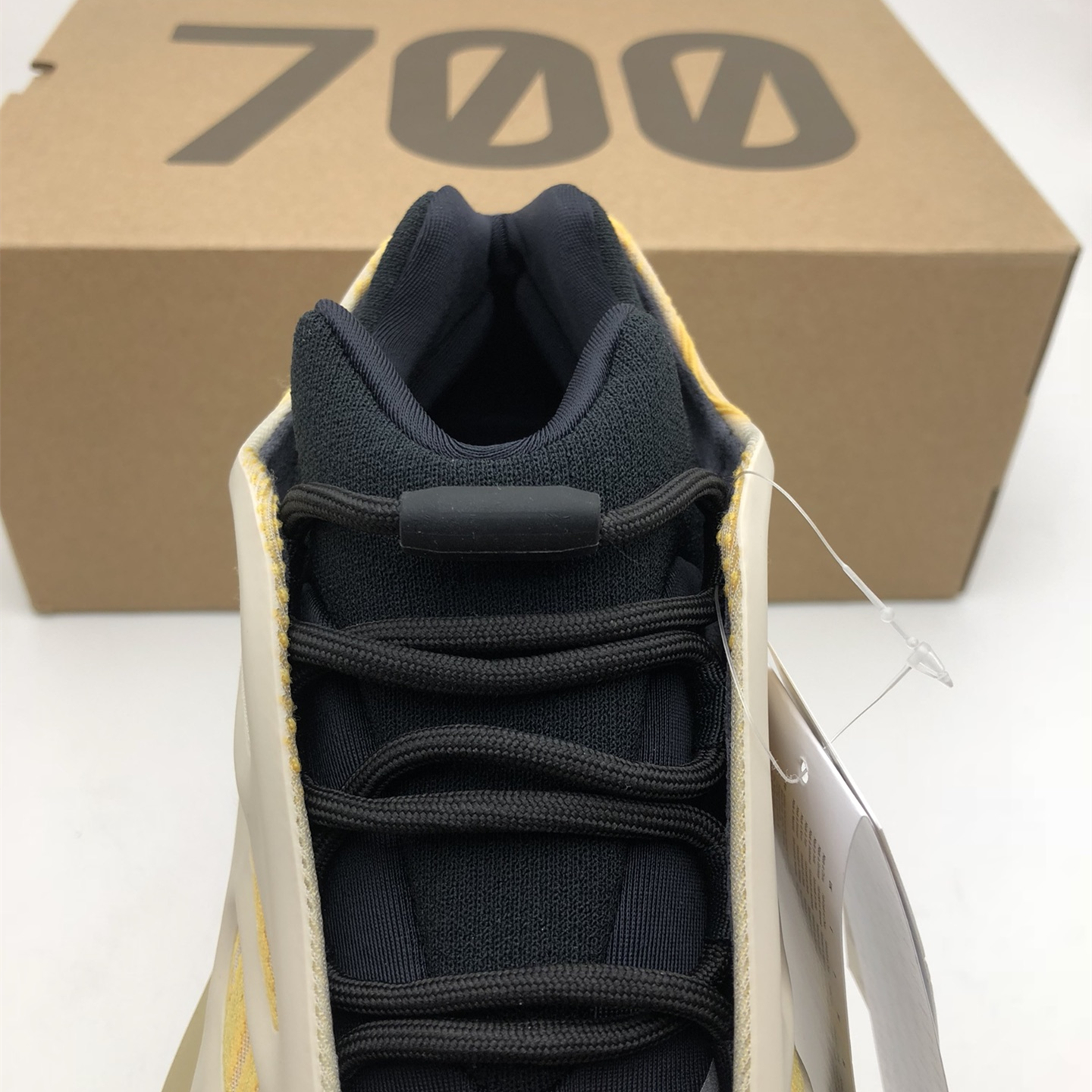 Yeezy Boost 700V3 EU36-EU46 / US3.5-US11
