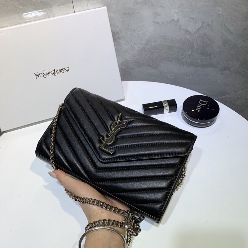 Women's Handbag Black Classic Diagonal Cross Hand Holding Sheep's Leather Bag Size 23 * 14cm