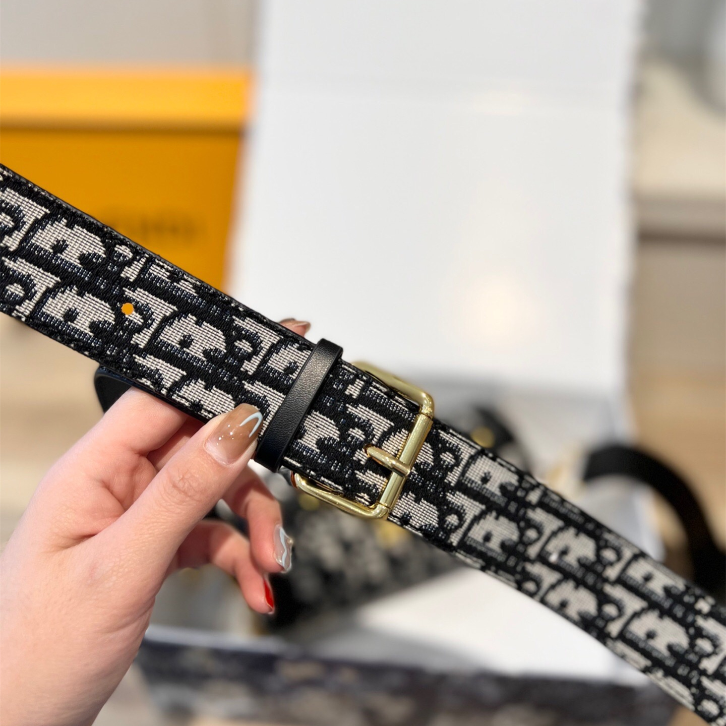 Bags size:20*10*10cm