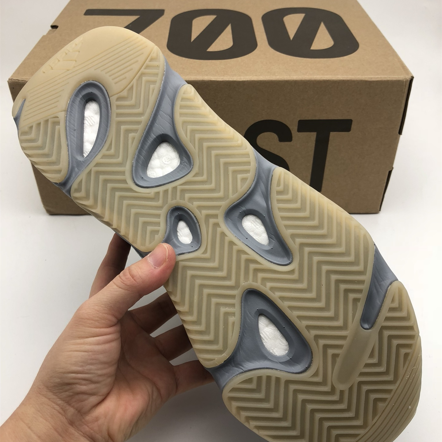 Yeezy Boost 700V2 EU36-EU47 / US3.5-US12