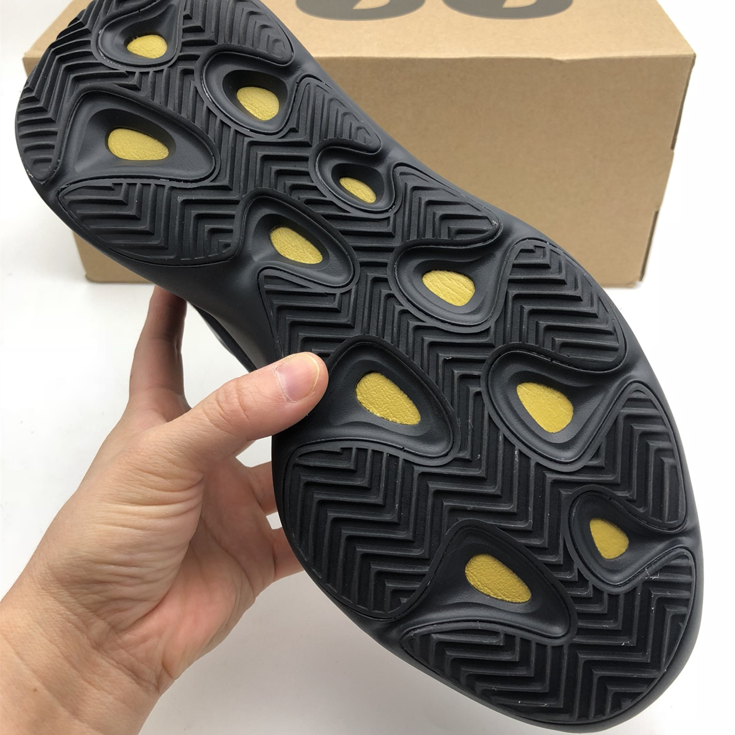 Yeezy Boost 700V3 EU36-EU46 / US3.5-US11