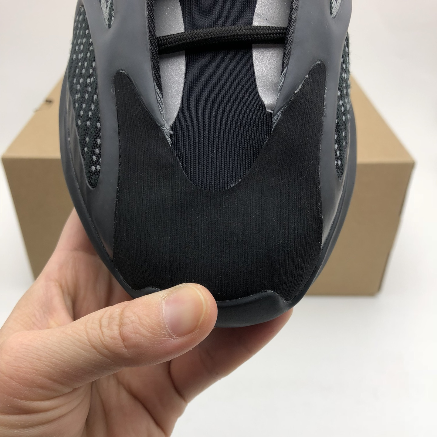 Yeezy Boost 700V3 EU36-EU46 / US3.5-US11