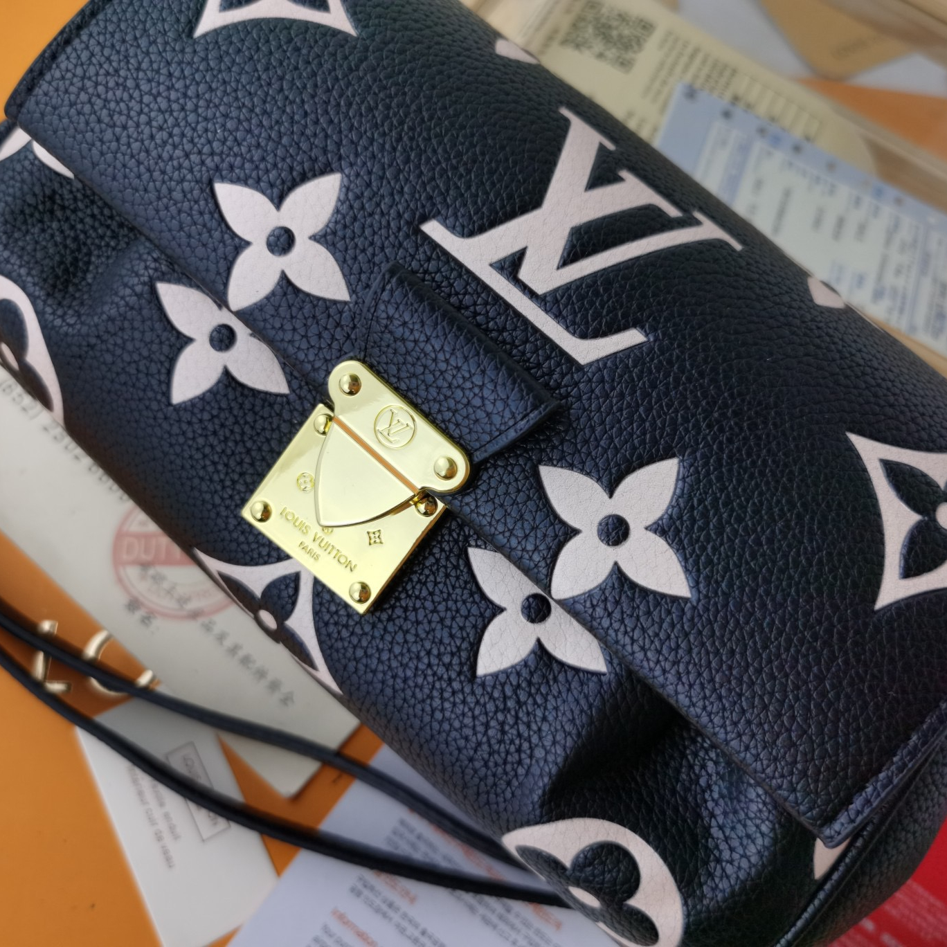 Favorite Handbag Black&Beige Size 24*14* 9cm