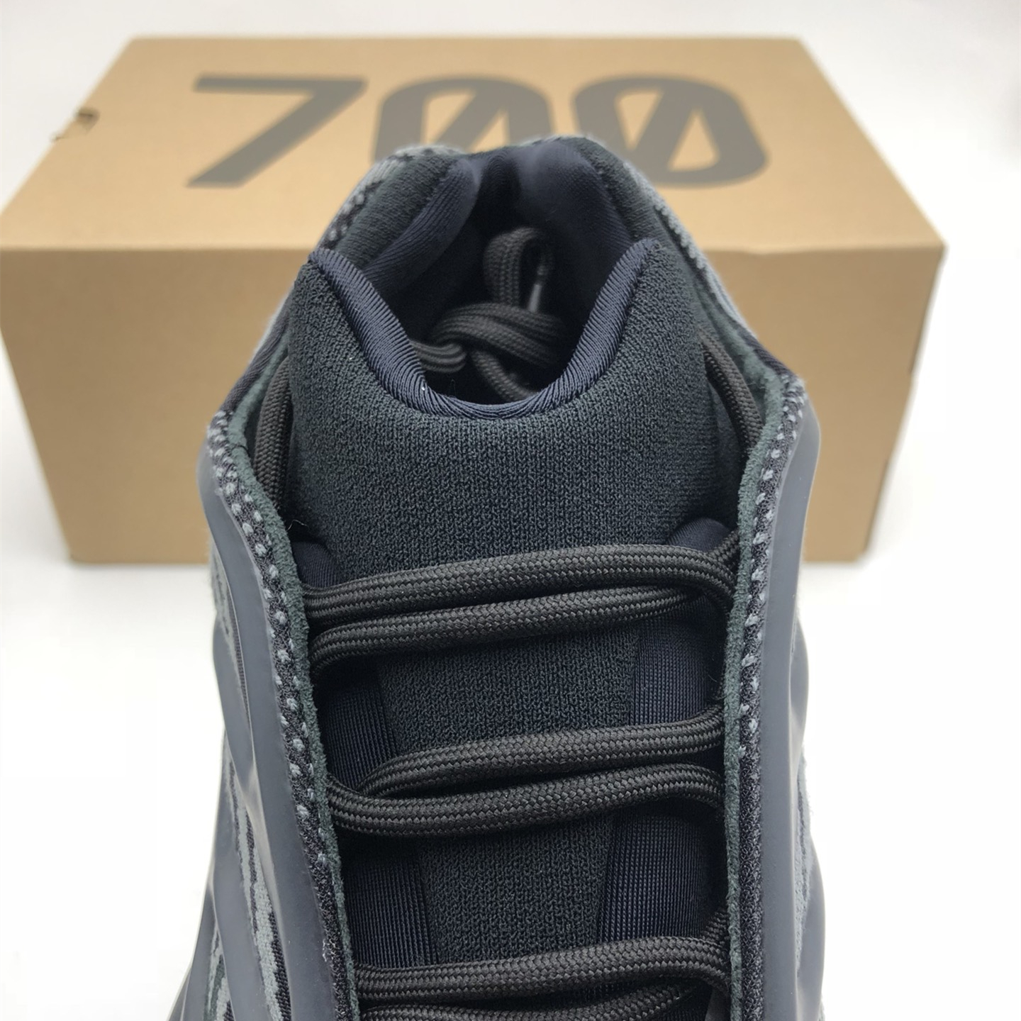 Yeezy Boost 700V3 EU36-EU46 / US3.5-US11