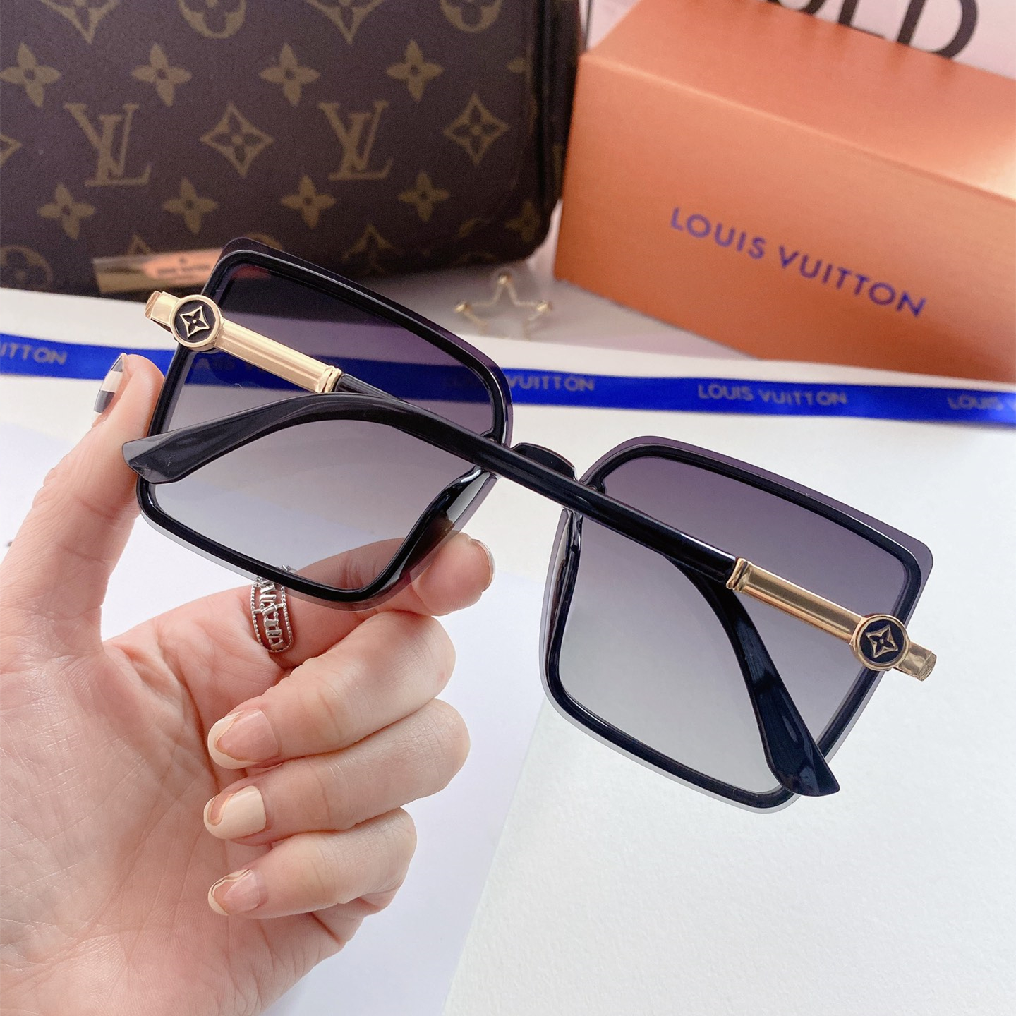 Men's And Women's Sunglasses 2 Colors