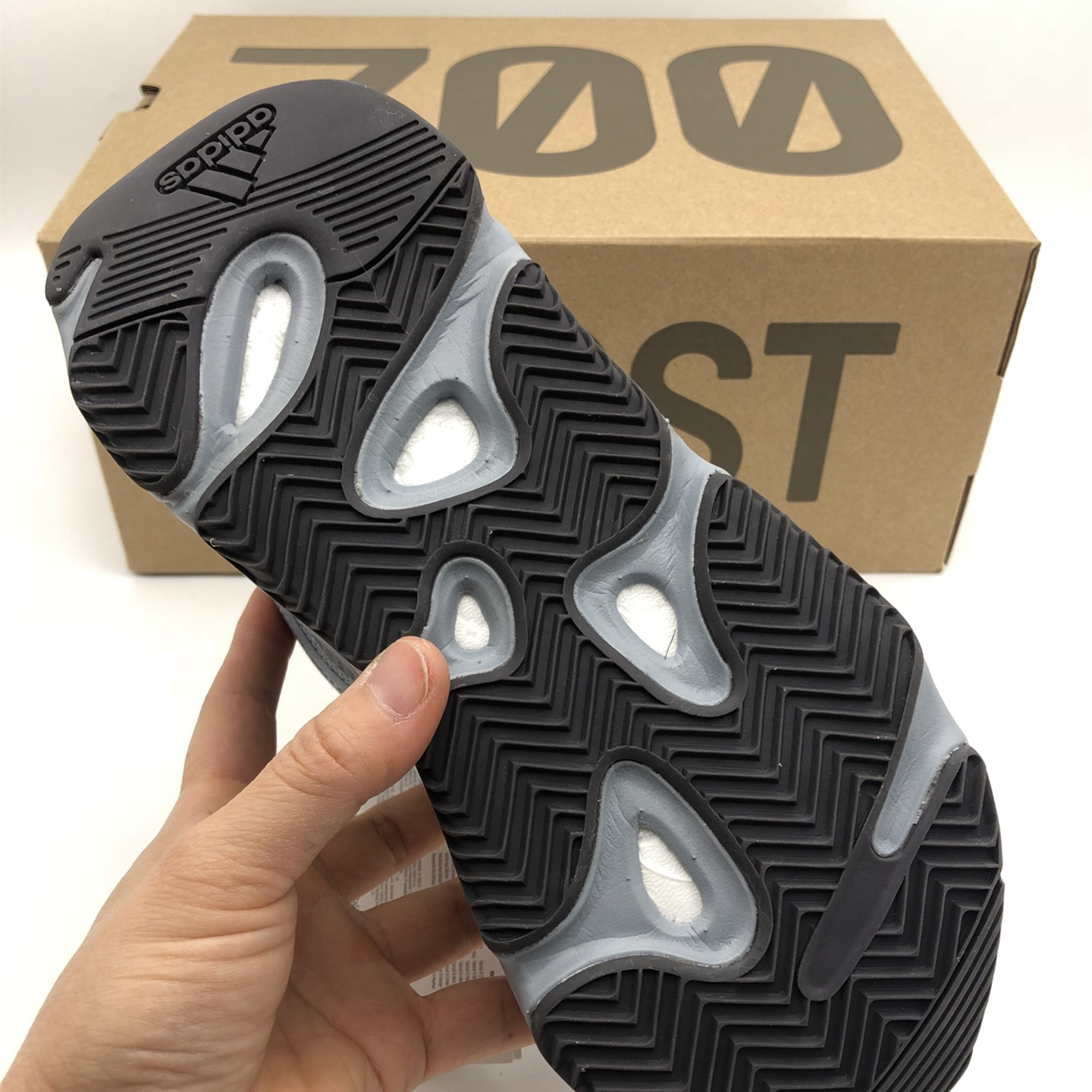 Yeezy Boost 700V2 EU36-EU47 / US3.5-US12