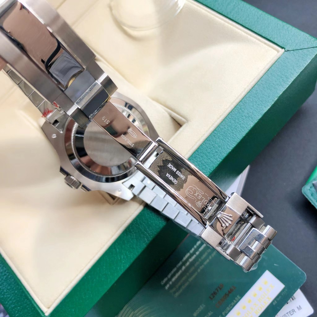 316 Stainless Steel Case With Scratch-resistant Sapphire Crystal