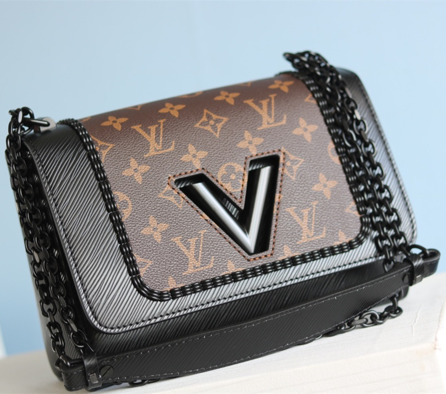 Twist Medium Handbag Black Size 23*18*8cm