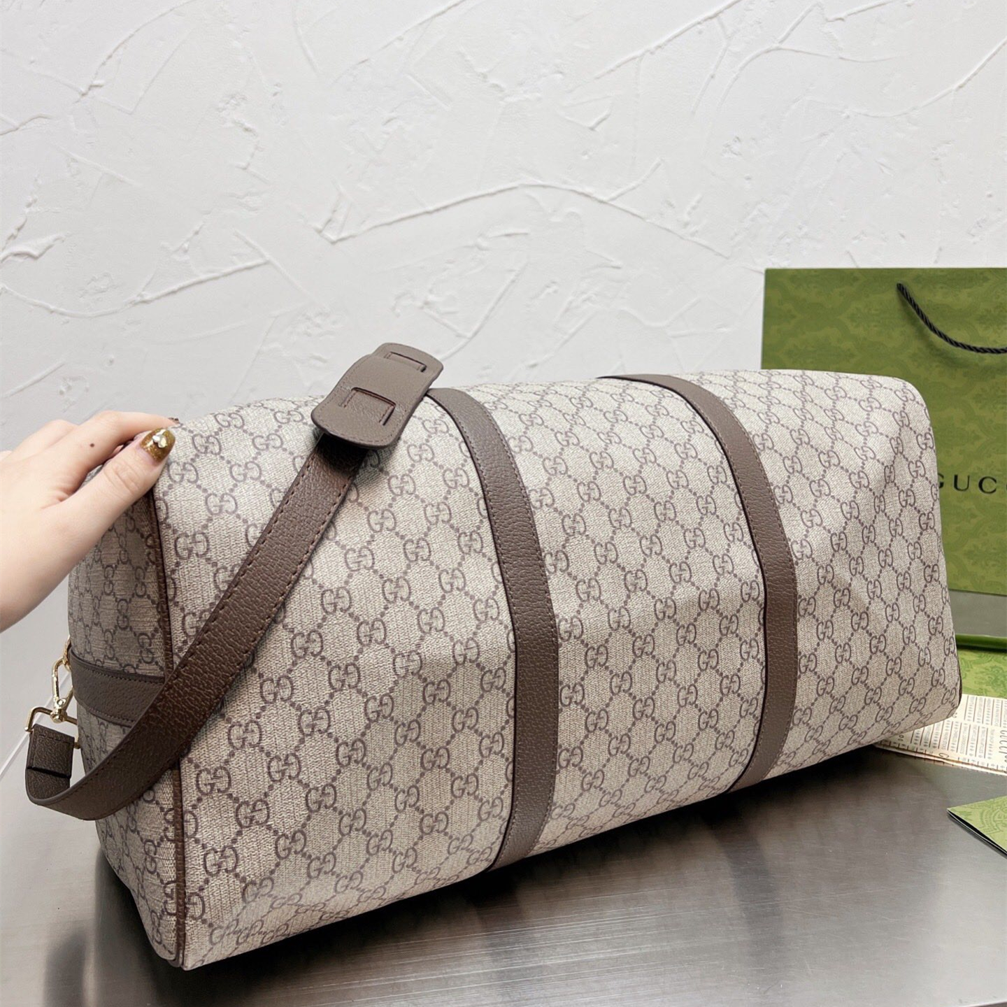 Travel bag size:45*25cm