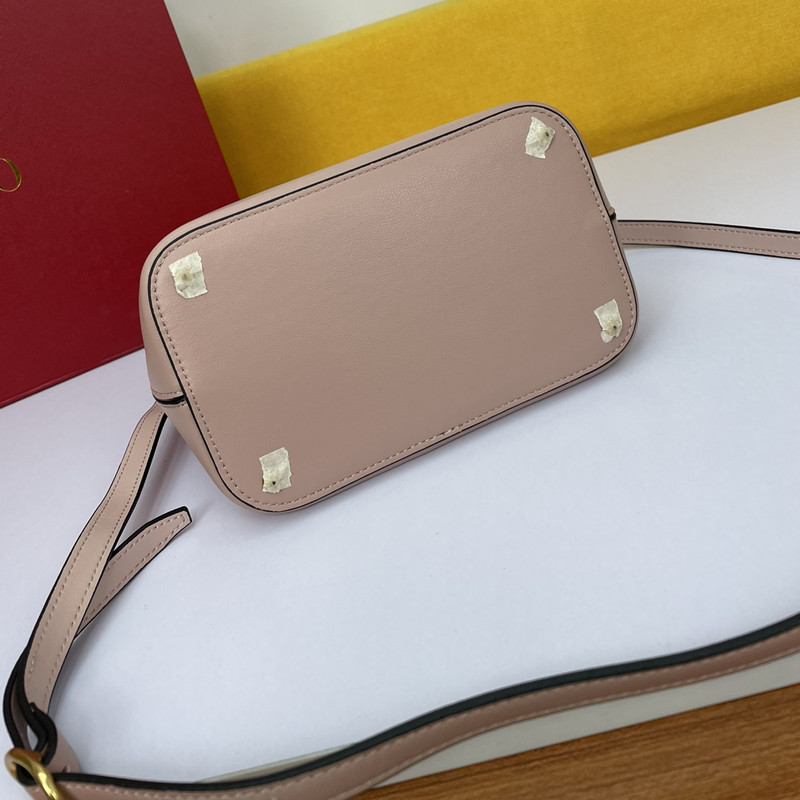 Garavani Supervee Women's Clutch Bag Crossbody Bags Size 20*19*12 cm