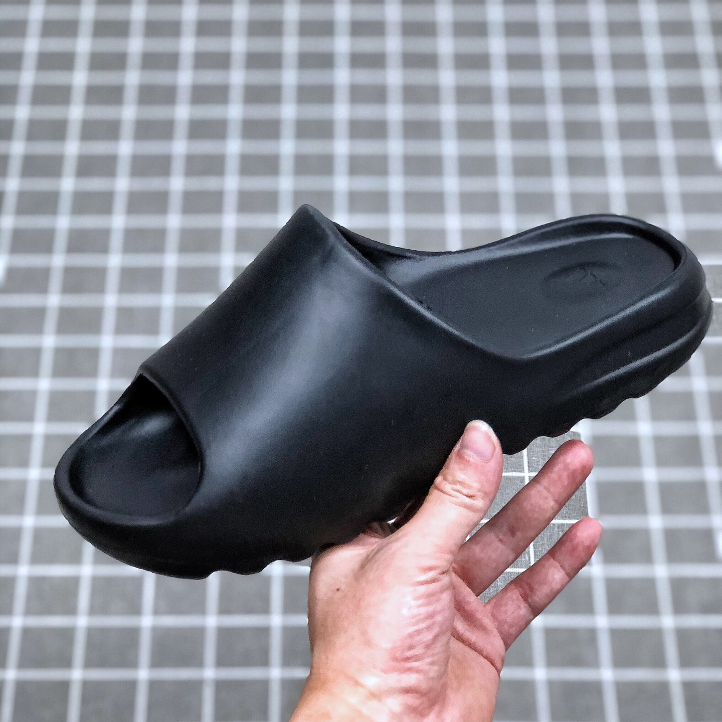 Yeezy Slide EU36-EU45/ US3.5-US10.5