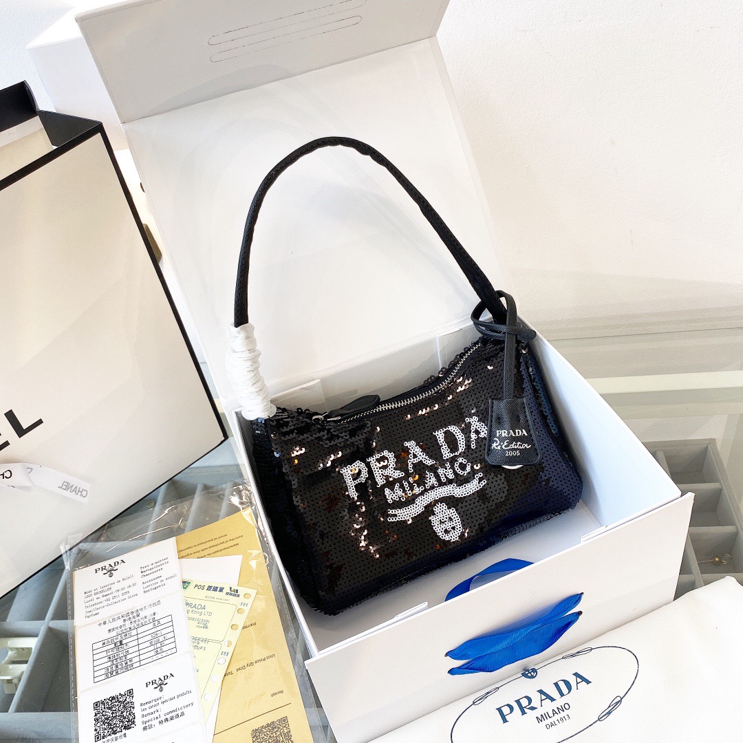 Re-Edition 2000 hobo Bag Size:22CM