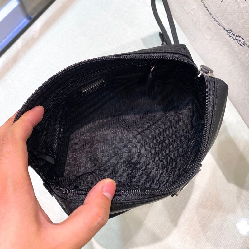 Cosmetic Bag Makeup Bags For Both Men And Women Size 20*11.5*9 cm