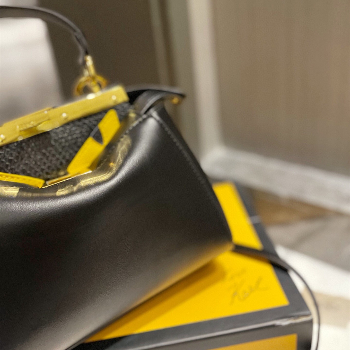 Peekaboo Small Bag Size:23cm