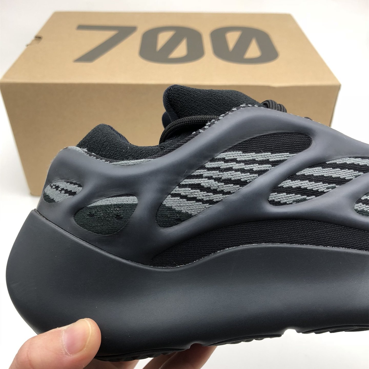 Yeezy Boost 700V3 EU36-EU46 / US3.5-US11