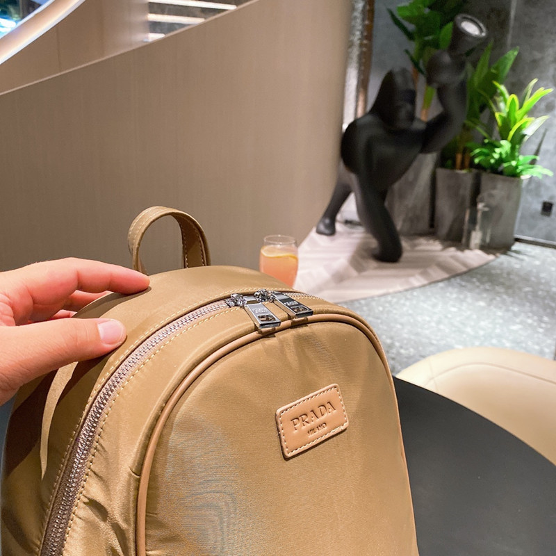 New Fashion Shoulder Backpack Practical and Comfortable Commuter Bag Size 28 * 10 * 34cm