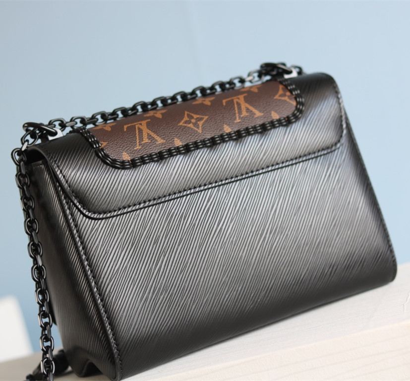 Twist Medium Handbag Black Size 23*18*8cm