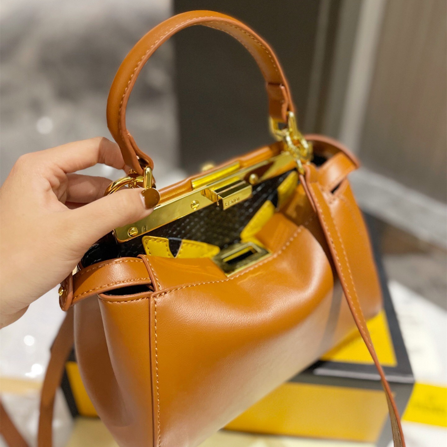 Peekaboo Small Bag Size:23cm