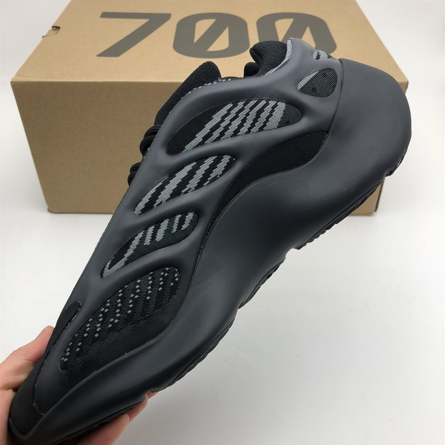 Yeezy Boost 700V3 EU36-EU46 / US3.5-US11