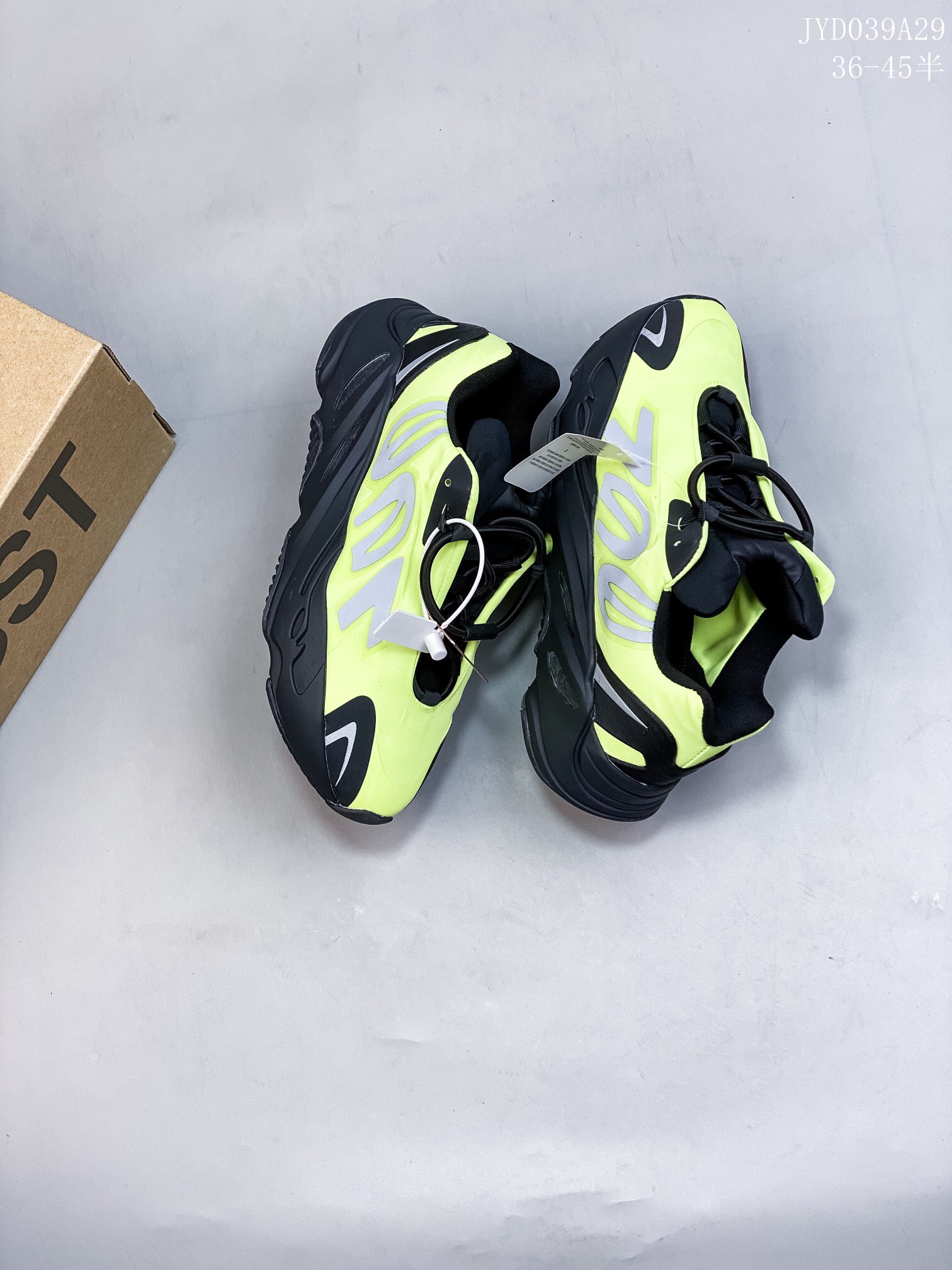 Kanye west yeezy boost 700 vcasual shoes Size：EU36-EU45