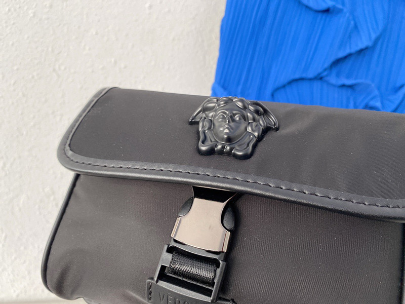 La Medusa Men's Small Messenger Bag Size 22*16 cm