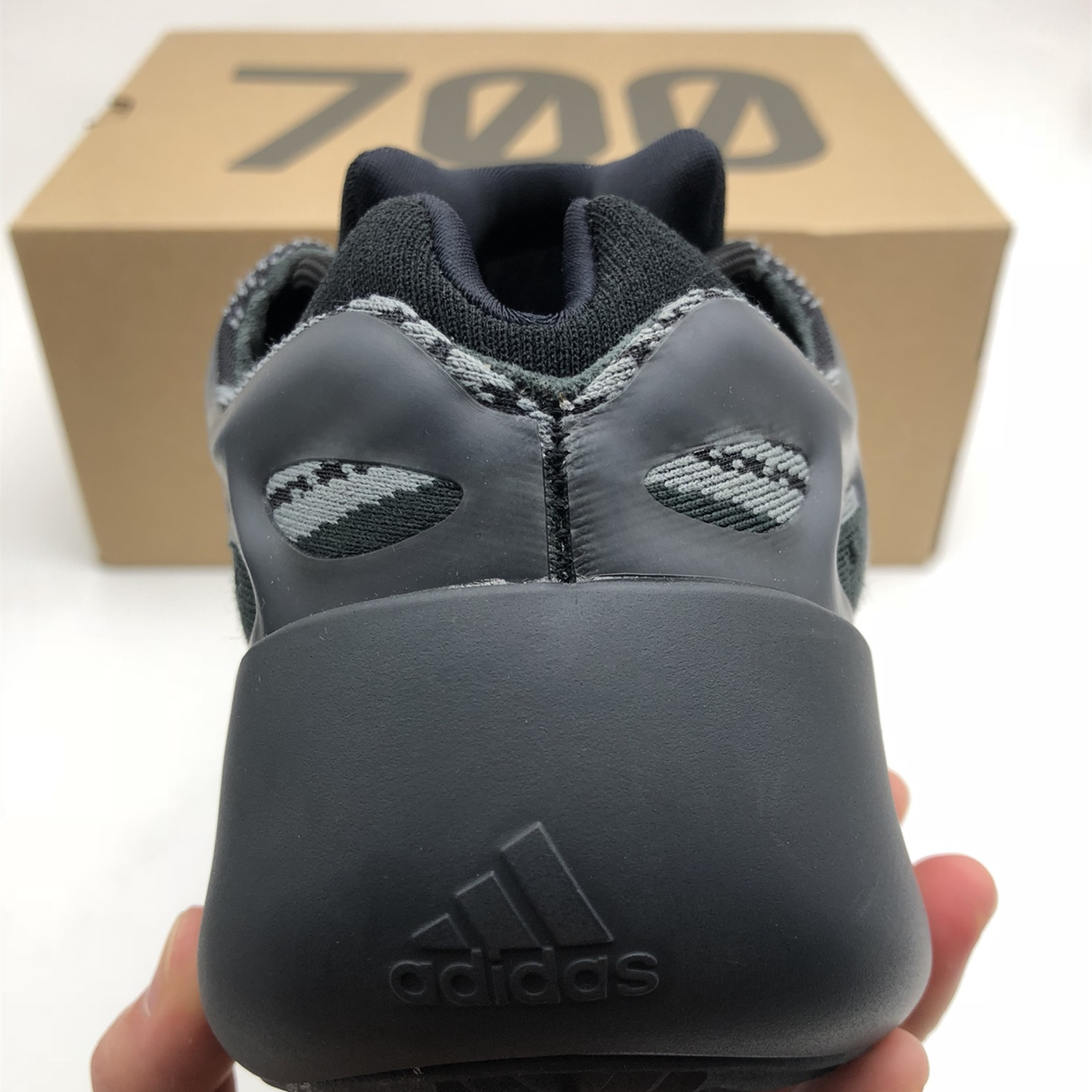 Yeezy Boost 700V3 EU36-EU46 / US3.5-US11