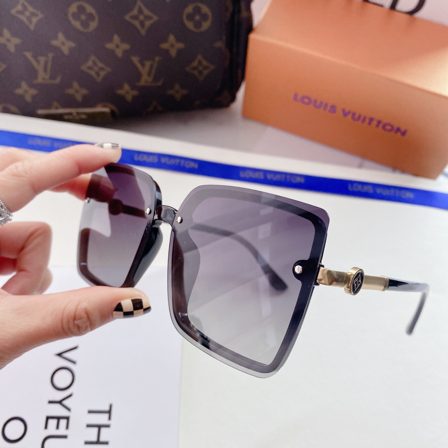 Men's And Women's Sunglasses 2 Colors