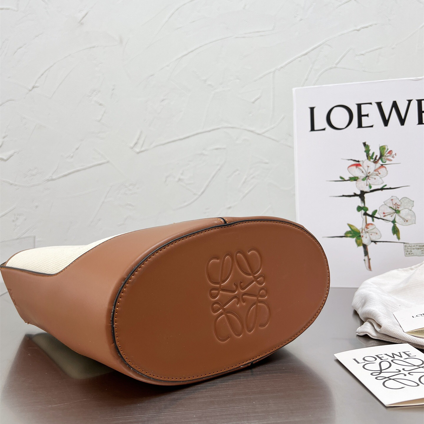 Hobo Anagram Bag Size:32*26*13CM