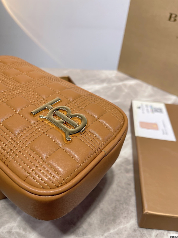 Lola Phone Bag In Quilted Lambskin Size 11 * 3 *19 cmcm