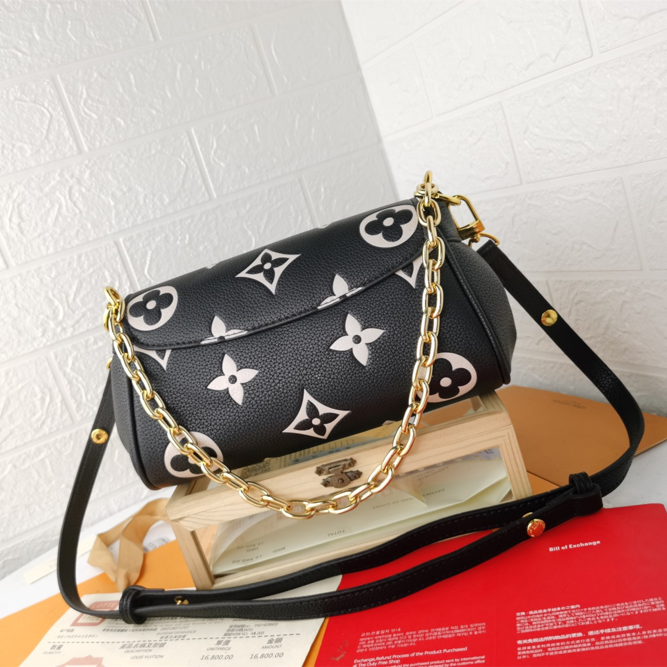 Favorite Handbag Black&Beige Size 24*14* 9cm