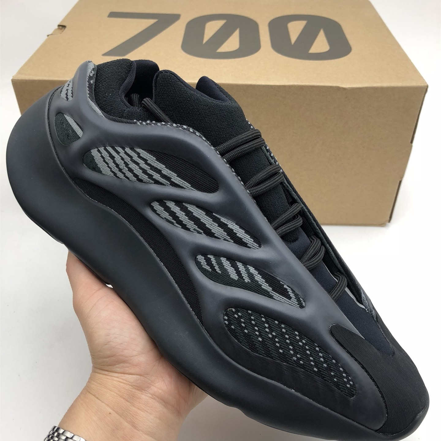 Yeezy Boost 700V3 EU36-EU46 / US3.5-US11