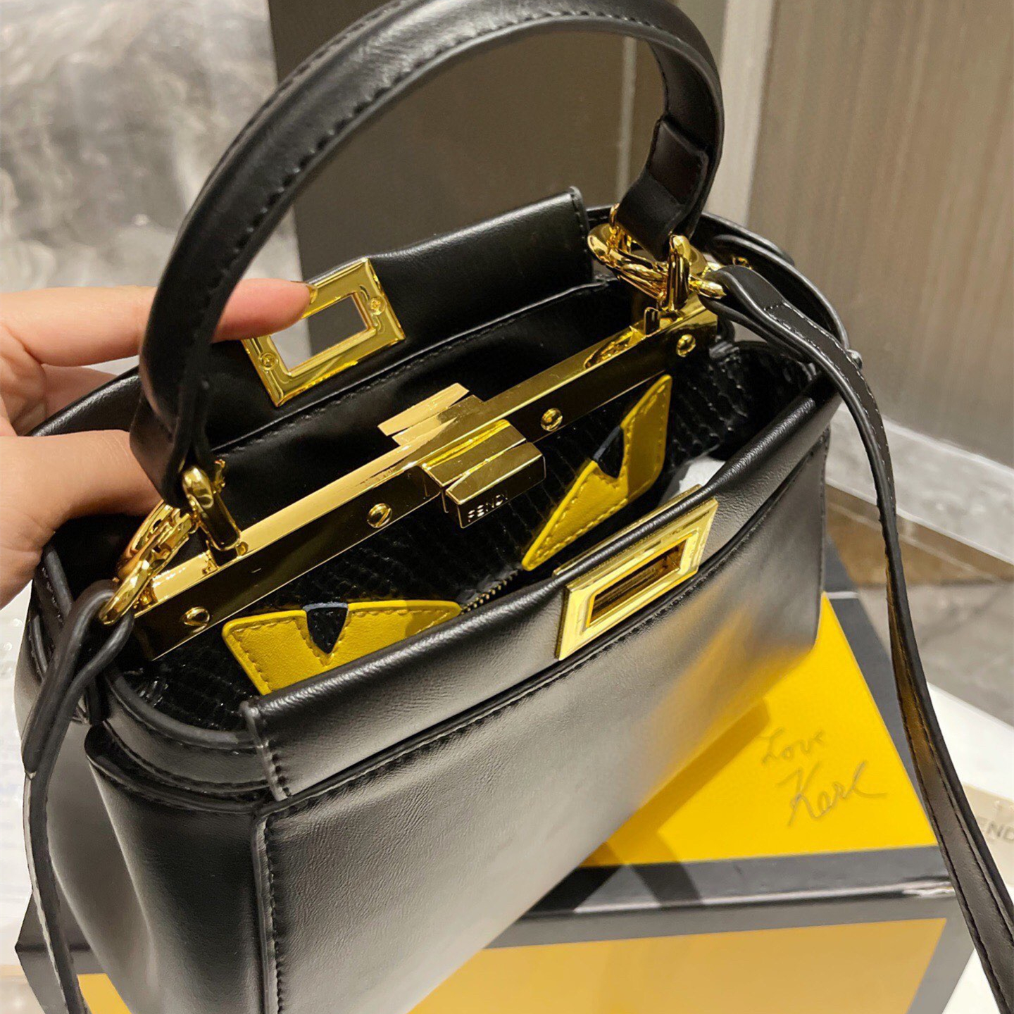 Peekaboo Small Bag Size:23cm