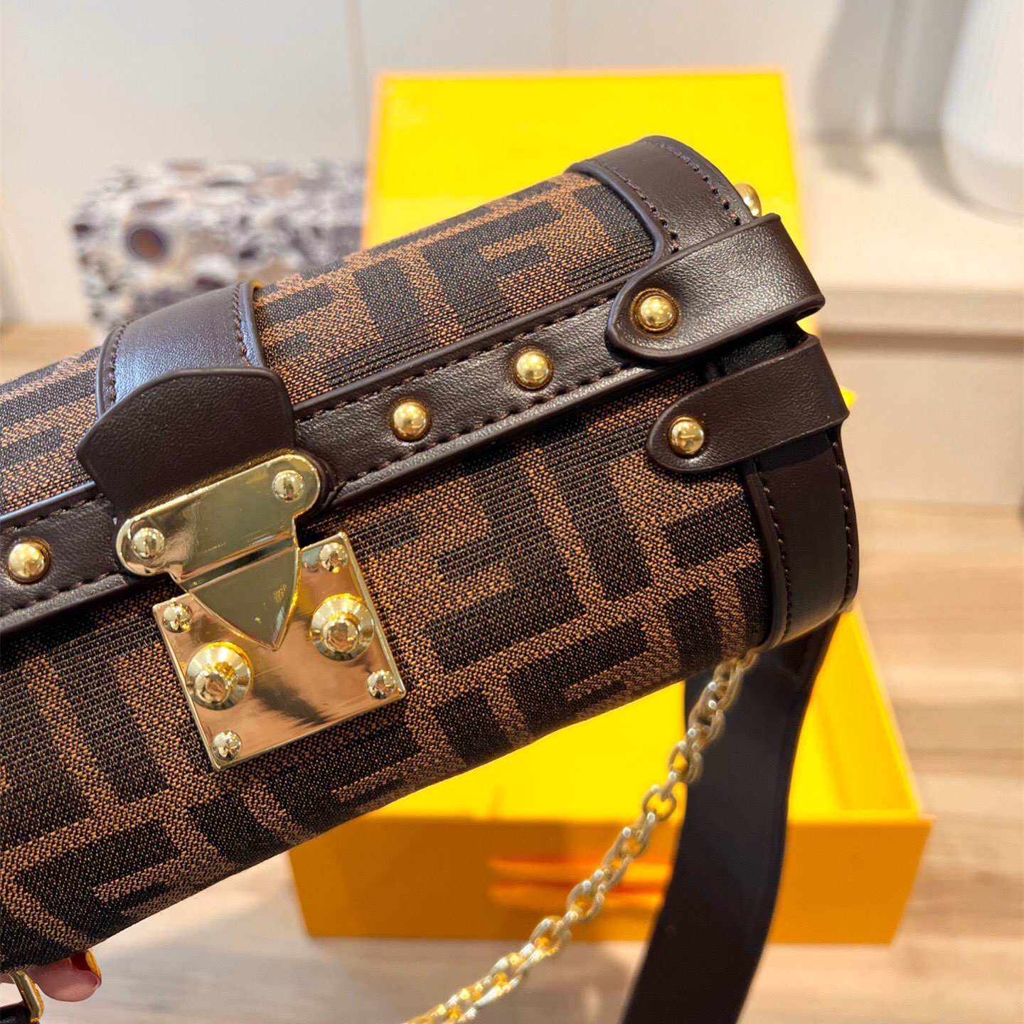 Bags size:20*10*10cm