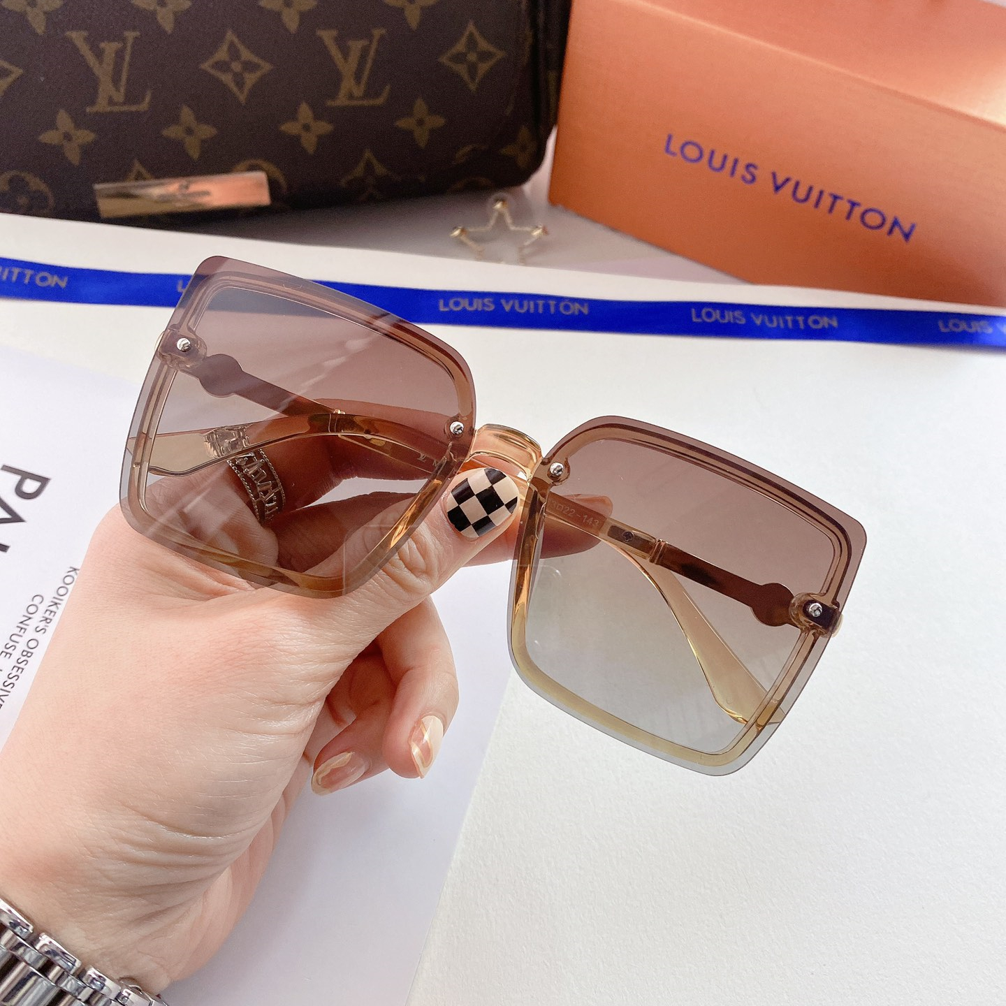 Men's And Women's Sunglasses 2 Colors