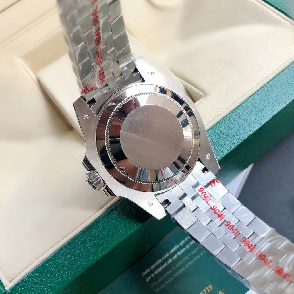 316 Stainless Steel Case With Scratch-resistant Sapphire Crystal