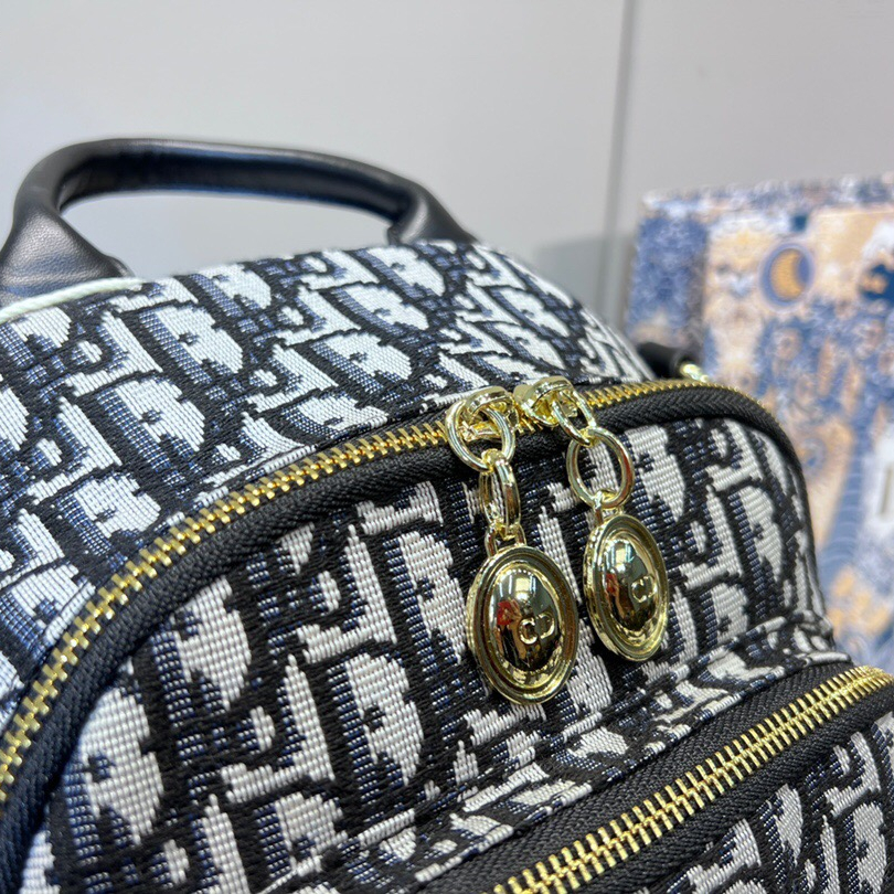 Backpack Size:27*12*30cm