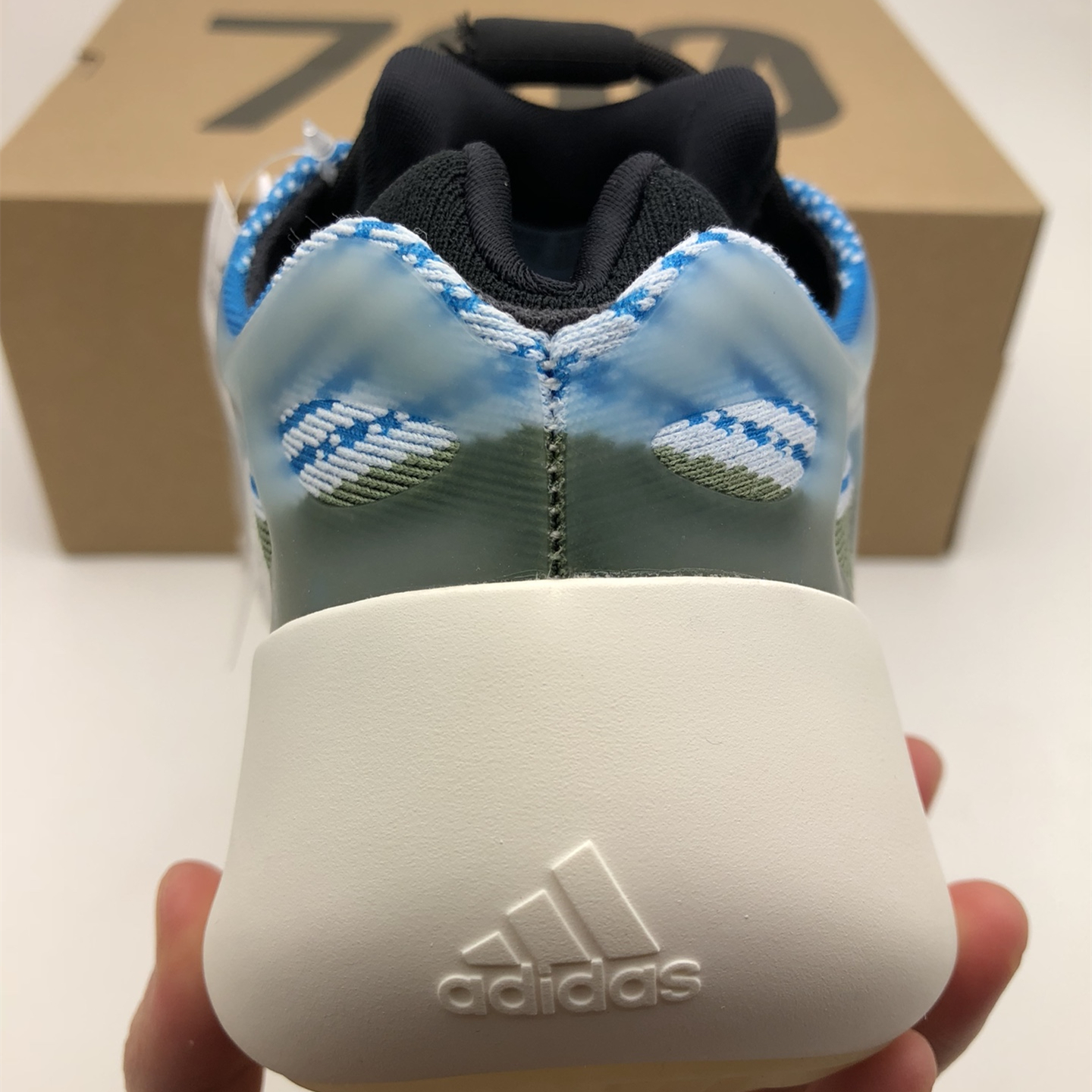 Yeezy Boost 700V3 EU36-EU46 / US3.5-US11