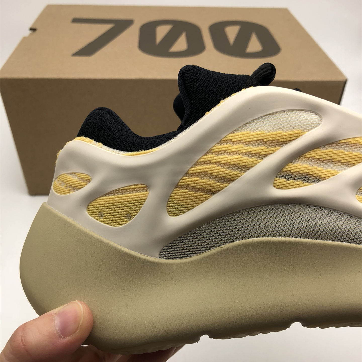 Yeezy Boost 700V3 EU36-EU46 / US3.5-US11