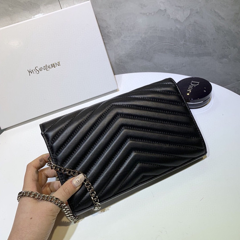 Women's Handbag Black Classic Diagonal Cross Hand Holding Sheep's Leather Bag Size 23 * 14cm